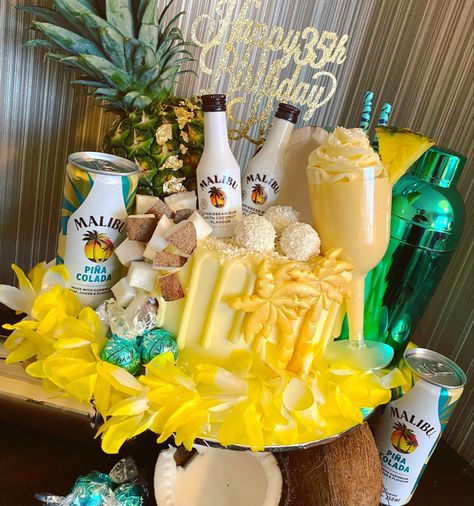 #pinacoladacake #pinacolada #malibu #maliburum #vixcakesessex #pineapplecake #dripcake #dripcakes #coconutcake #cocktails Malibu Rum Party Theme, Malibu Birthday Cake, Malibu Cake, Pina Colada Malibu, Tropical Birthday Cake, Liquor Cake, Pina Colada Cake, Alcohol Cake, 24 Birthday