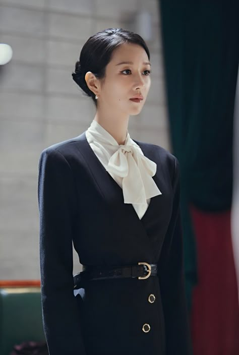 Kdrama Lawyer Fashion, Kdrama Elegant Outfit, Kdrama Outfits Women Rich, Eve Kdrama, Seo Yeaji, Seo Yeji, Office Wear Dresses, Stylish Office Wear, Business Dress Women