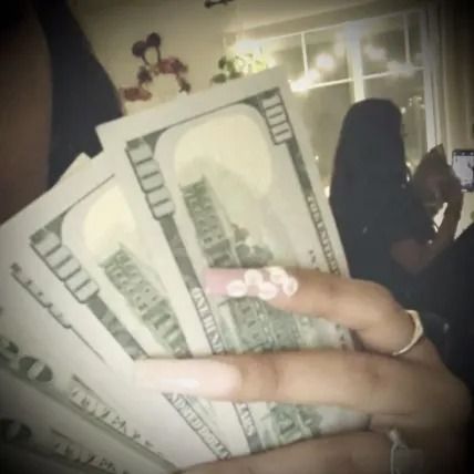 latina girl holding money!!  #money #latina #newacc 2010s Aesthetic, Alena Shishkova, Swag Era, Money Vision Board, 2013 Swag Era, Money Pictures, Money On My Mind, Luxury Lifestyle Dreams, Money And Happiness