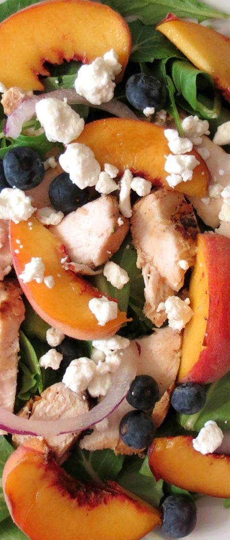 Blueberry Peach Chicken Salad - A light refreshing summer salad made with grilled chicken, peaches, blueberries and drizzled with home made balsamic dressing. Peach Chicken Salad, Fruity Salads, Salad With Peaches, Peach Chicken, Homemade Dressings, Blueberry Salad, Healthy Plates, Peach Blueberry, Lunch Lady