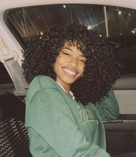 Blk Face Claims, Black Curly Hair Aesthetic, Natural Beauty Black Women, Black Women Short Hairstyles Natural, Black Glamour Aesthetic, 3c Haircut, Hippie Black Woman, Dark Skin Curly Hair, Black Girls Curly Hair