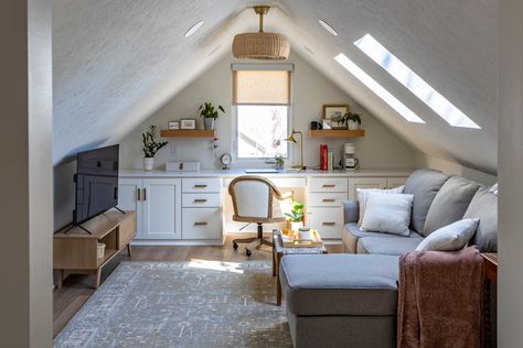 Misc. Spaces - Transitional - Home Office - Omaha - by Superior Home Improvement | Houzz UK Attic Office Space, Marthas Vineyard Interior Design, Bonus Room Office, Frame Bedroom, Transitional Home Office, Attic Office, Attic Ideas, Attic Bedroom Designs, Attic Playroom