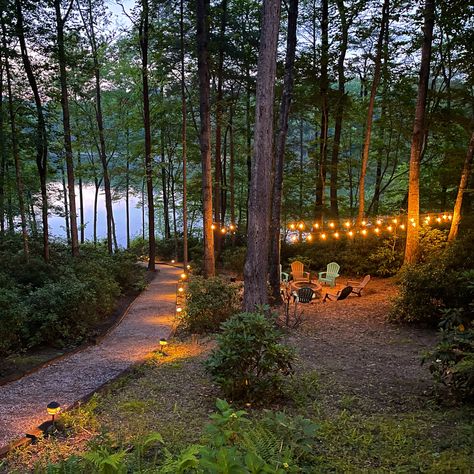 Forest Behind House, Lakehouse Garden, Campsite Landscaping, Logging Camp, Lake House Yard Ideas, Lake Backyard, Backyard Lake, Cabin Landscaping, Wooded Backyard Landscape