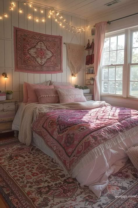 Tapestry Ideas Bedroom, Pink Country Room Aesthetic, Earthy Pink Bedroom, Bedding Ideas Pink, Pink Dorm Bedding, Hot Pink Bedroom Aesthetic, Light Pink Bedroom Ideas, Pink Wall Bedroom, Pink And Green Bedroom Aesthetic