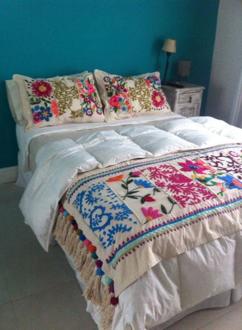 . Pillows And Blankets, Mexican Embroidery, Mexican Home, Mexican Decor, 자수 디자인, Bohemian Decor, Design Interior, Bed Spreads, Home Deco