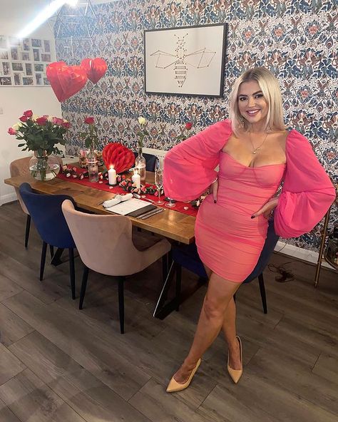 Lucy Fallon on Instagram: “me trying to be barbie at every given opportunity.... happy galentines to all u mega huns. xxxxxx” Lucy Fallon, Mini Skirt Dress, Girls In Mini Skirts, Lovely Legs, Picture Sizes, Nice Tops, Celebrities Female, Off Shoulder Dress, Dress Skirt