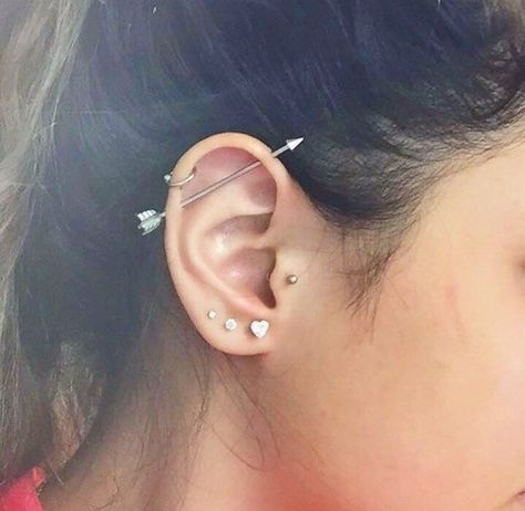 Piercings Ear Industrial, Industrial Piercing Earrings, Piercing With Industrial, Ear Piercing Ideas With Industrial, Cute Industrial Piercing, Industrial Ear Piercing, Triple Piercing, Industrial Ideas, Industrial Bar Piercing