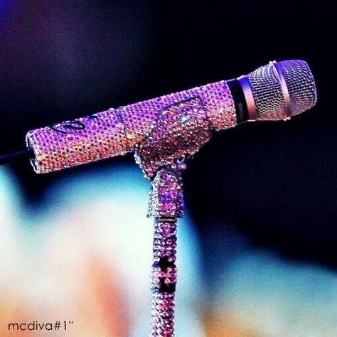 Mariah's mic Fancy Microphone, Bedazzled Microphone, Diamond Microphone, Concert Microphone, Pop Star Aesthetic, Music Mic, Rap Art, Famous Lifestyle, Music Supplies