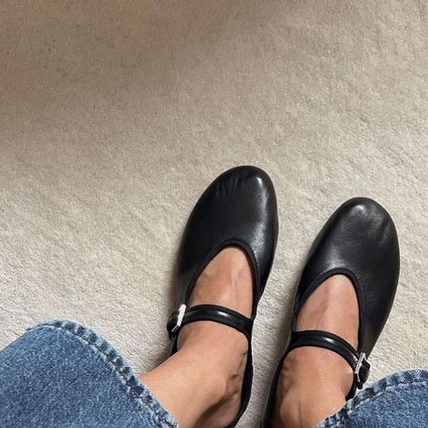 The Row Archive on Instagram: "@TheRow Boheme Leather Ballet Flats. #TheRow" The Row Ballet Flats, Fairy Shoes, Wishlist 2024, Wardrobe Styling, Fashion Capsule Wardrobe, Everyday Clothes, Style 2023, Fashion Capsule, Old Money Style