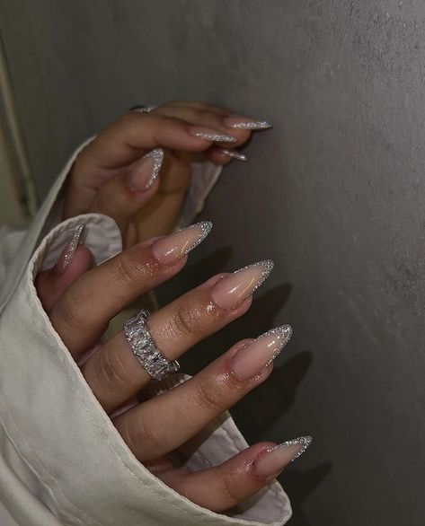 Outline Glitter Nails, Sparkly Acrylic Nail Designs, Silver Jewel Nails, Glitter Lines Nails, Sliver Almonds Nails, Graduation Nails Silver, Silver Acyrilics Nails, Silver Prom Nails Almond, Birthday Silver Nails