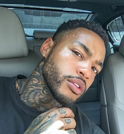 Black Men Beard Styles, Tatted Men, Black Men Fashion Urban, Black Men Beards, Men's Facial Hair, Mens Facial Hair Styles, Black Men Haircuts, Black Men Street Fashion, Black Men Hairstyles