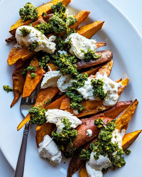 Potato Dinner, Summer Diet, Red Lentil Soup, Green Sauce, Dinner Sides, Real Quick, Roasted Sweet Potatoes, Sweet Potatoes, Vegetable Dishes