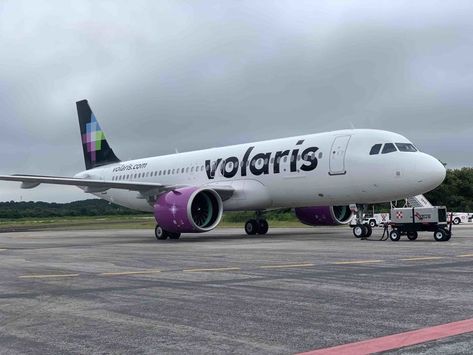 Aerolínea Volaris permite cancelar el vuelo. Si tienes planeado un viaje a Volaris, pero no puedes viajar por problemas de salud, entonces deseas cancelar el vuelo. Entonces, para esto, antes que nada, debes conocer la política de cancelación de vuelos de Volaris. Aquí mencionamos el proceso para cancelar una reserva de vuelo de Volaris, la política de cancelación y el costo para cancelar el boleto de avión. Volaris Airlines, Trip With Friends, Air Tickets, Airlines, Aircraft, Travel