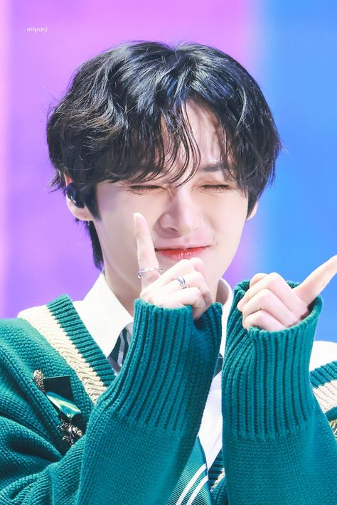 Lee Know Cute Smile, Lee Know Smile, Lee Know Cute, Stray Kids Cute, Straykids Lee Know, Skz Lee Know, Skz Leeknow, Lee Minho Stray Kids, Straykids Leeknow