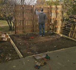 Diy She Shed, Pallet Shed Plans, Outdoor Sunroom, Pallet Kids, Pallet Barn, Building A Storage Shed, Pallet Building, Pallet Projects Garden, Backyard Storage Sheds