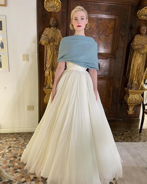 Elle Fanning Style, Fancy Gowns, Oscar Dresses, Elle Fanning, Classy And Fabulous, Red Carpet Looks, Twitter Instagram, Classy Outfits, Pretty Dresses