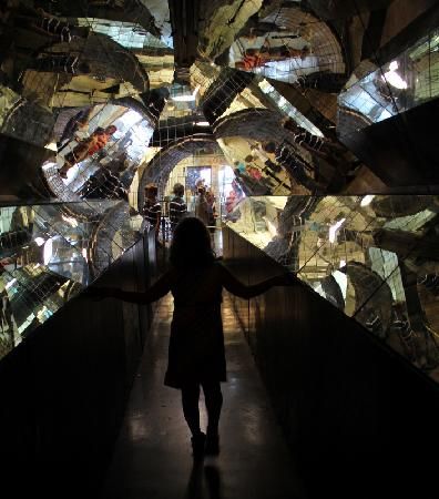 Amazing mirror tunnel. One of my favorite pics ever, looks like walking in a kaleidoscope. Mirror Tunnel, Mirror Maze, Mirror Pattern, Cave System, Hall Of Mirrors, Art Area, Family Weekend, Outdoor Climbing, City Museum