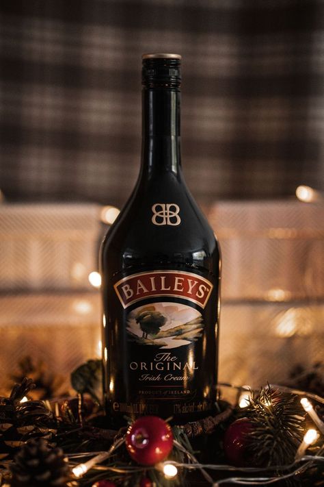 Product photography shoot - xmas themed - baileys Liquor Bottles Photography, Baileys Alcohol, Baileys Christmas, Bottle Shoot, Baileys Original, Bottle Picture, Christmas Campaign, Alcohol Packaging, Photoshop Design Ideas