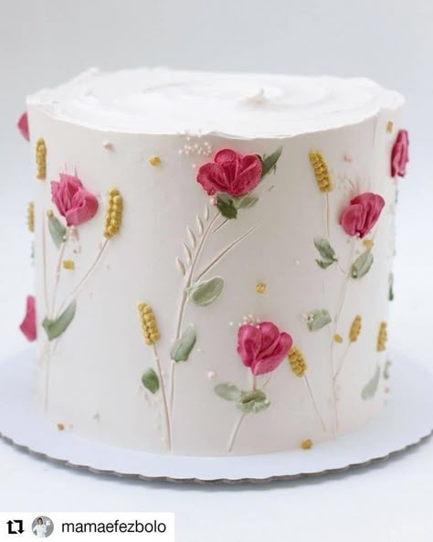 Peach Colored Birthday Cake, Tårta Design, Cake With Flowers, Cake Decorating Videos, Cake Decorating Designs, Buttercream Flowers, Pretty Birthday Cakes, Painted Cakes, Gorgeous Cakes