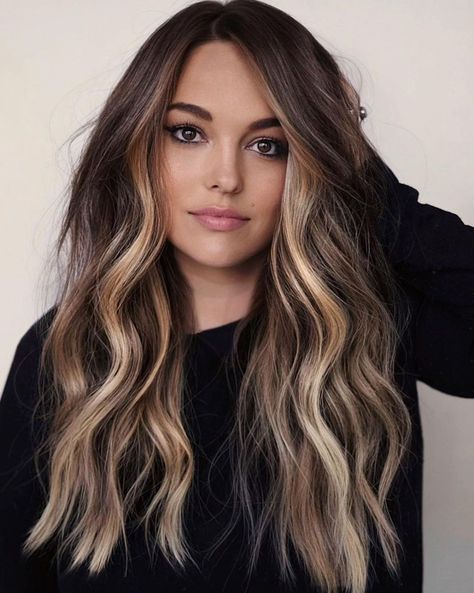 Dark Brown Hair With Blonde Highlights, Natural Hair Highlights, Chunky Blonde Highlights, Cool Blonde Hair Colour, Rambut Brunette, Blonde Highlights On Dark Hair, Tan Skin Blonde Hair, Blonde Streaks, Brunette Hair With Highlights