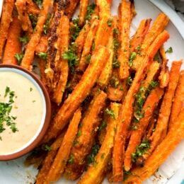 Sesame Cucumber Salad, Carrot Fries Baked, Cucumber Appetizers, Veggie Options, Carrot Fries, Simple Snacks, Spicy Appetizers, Delicious Vegetarian Recipes, Burger Night