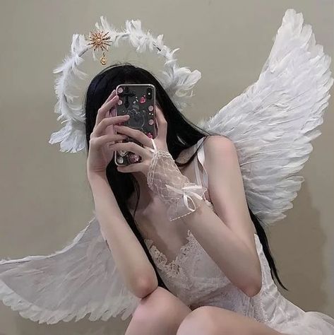 Angel Head Accessories, Angel Cosplay Men, Angel Costume Halo, Angel Wings Headpiece, Dark Angel Cosplay, Angel Cosplay Aesthetic, Angel Wings On Head, Biblically Accurate Angel Cosplay, Biblical Angel Costume