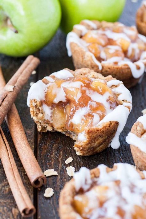 Apple Crisp Cookie Cups, Cookie Cups Recipe, Easy Apple Crisp Recipe, Apple Pie Cookies, Breakfast Low Carb, Apple Pie Filling, Oreo Brownies, Apple Pies, Apple Crisp Recipes