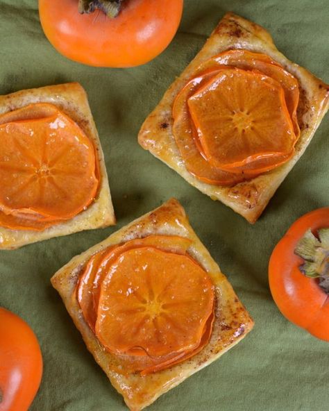 Puff Pastry Tarts, Persimmon Recipes, Persimmon Fruit, Puff Pastry Tart, Pastry Tart, Puff Pastry Recipes, Tart Recipes, Pastry Recipes, Persimmon