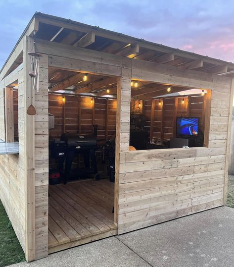 Diy Man Cave Shed, Sesh Shed Ideas, Desert Homestead, Cook Shack, Bar Outdoor Design, Bbq Shack, Sheds Ideas Backyard, Bbq Shed, Backyard Goals