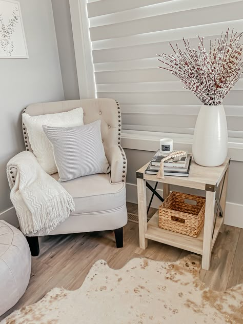 Small Nook Ideas, Decor On Amazon, Reading Coffee, Rental Ideas, Bedroom Seating Area, Chairs For Living Room, Home Decor Cozy, Loom Designs, Farmhouse Living Room Furniture