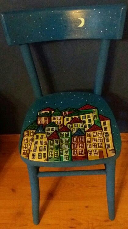 Painted Chairs Ideas, Painted Chairs Diy, Upcycled Dining Chairs, Painted Wooden Chairs, Painted Wood Chairs, Furniture Flipping Business, Chair Painting, Hand Painted Chairs, Dining Furniture Makeover