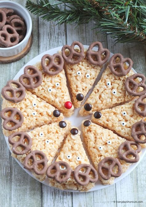 Fun Holiday Desserts, Rice Krispie Treats Christmas, Krispie Treats Recipe, Kid Snacks, Spaceships And Laser Beams, Reindeer Games, Easy Ice Cream, Almond Bark, Rice Krispie Treats