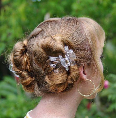 Hair Braid Accessories, Pullback Hairstyles, Princess Leia Hair Aesthetic, Super Long Hairstyles, Princess Bun, Princess Leia Buns Tutorial, Hairstyles For Super Long Hair, Diy Princess Leia Buns, Double Buns Hairstyle