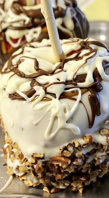 Gourmet Candy Apples, Covered Apples, Chocolate Apple, Chocolate Caramel Apples, Gourmet Caramel Apples, Candy Apple Recipe, Caramel Apples Recipe, Chocolate Covered Apples, Gourmet Apples