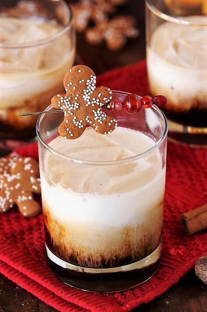 Snowball Cocktail, Grasshopper Cocktail, Traditional Gingerbread, White Russian Recipes, White Russian Cocktail, Cookie Bites, Butter Toffee, Winter Cocktails, White Russian