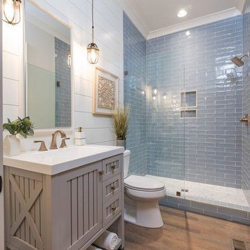 Guest Ideas, Beachy Bathroom, Blue Bathroom Tile, Beach House Bathroom, Shabby Chic Design, French Country Bathroom, Beachfront Decor, Bathroom Farmhouse, Shower Diy