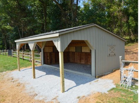 Lean Too Shed, Horse Pasture Ideas, Farm Sanctuary Ideas, Small Stable, Diy Pole Barn, Outdoor Dog Kennels, Livestock Fence, Small Horse Barns, Horse Pasture