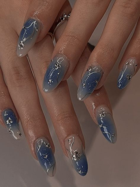 Winter Formal Nails Blue, Nail Art Douyin, Nail Inspo Trendy Blue, Blue Icicle Nails, Douyin Nails Blue, Blue With Silver Nails, Icicle Nails Korean, Sheer Blue Nails, Blue Fancy Nails