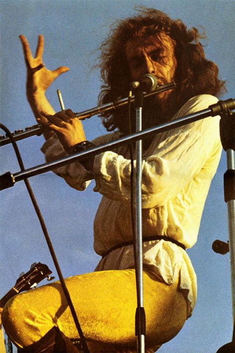 Ian Anderson - Jethro Tull Ian Anderson Jethro Tull, Ian Anderson, Charlie Daniels, Jethro Tull, Rock Artists, Live Rock, 70s Music, Architecture Tattoo, Musica Rock