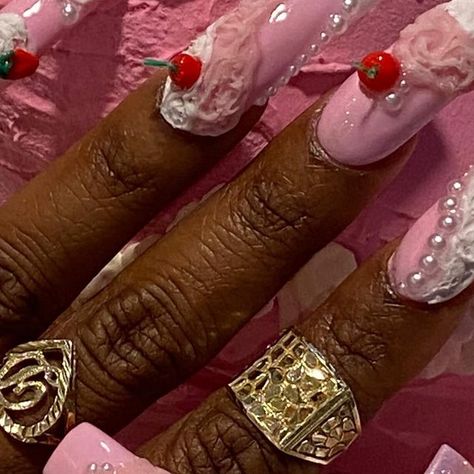 🍒DALLAS JONES🍒 on Instagram: "I’m a walking Pinterest board 😋🔥💅🏾 I wanted icing nails for my birthday so I made it whole look 🎀 Should I make more hats to purchase from @realprettygirlsclub ? 💖 Hat & bra ARE NOT edible🤣😏🔥" Birthday Candle Nails, Frosting Nails, Icing Nails, Nails For My Birthday, Birthday Cake Nails, Cake Nail Art, Cake Nails, Cupcake Nails, Bday Nails