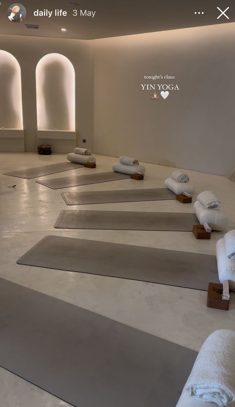 Yoga Store Design, White Pilates Studio, Pilates Aesthetic Studio, Fitness Store Design, Pilates And Yoga Studio, Unique Gym Design, Aesthetic Yoga Studio, Yoga Studio Design Interiors, Yoga Studio Aesthetic