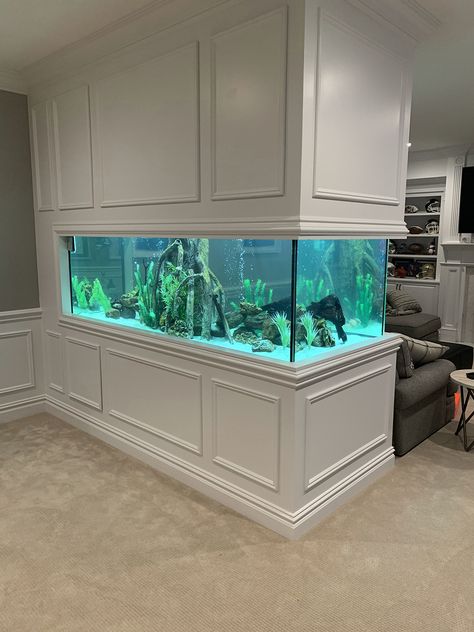 Wall Mounted Aquarium, Big Aquarium Living Rooms, Fish Tank Wall, Nano Reef Tank, Fruit And Veg Shop, Custom Aquarium, Big Aquarium, Saltwater Fish Tanks, Tropical Fish Tanks