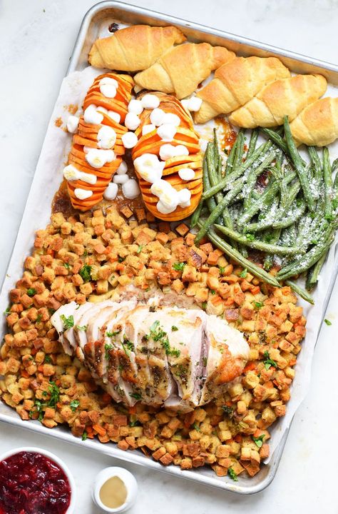 Sheet Pan Thanksgiving Dinner For Two, Small Family Thanksgiving, Thanksgiving Sheet Pan Meal, Thanksgiving Dinner Small Family, Thanksgiving Sheet Pan, First Time Thanksgiving Dinner, Small Christmas Dinner Party, Sheet Pan Christmas Dinner, Thanksgiving Recipes Small Family