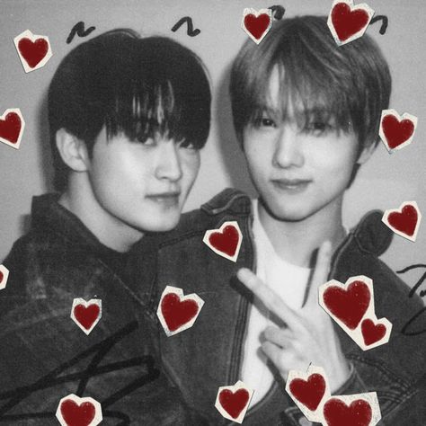 mark lee & jisung nct dream polaroid edit (by me ♡) hearts & overlay © sevenpixells on twt/x <3 Nct Dream Widget, Mark Lee Pfp, Jisung Polaroid, Mark Polaroid, Mark Lee Aesthetic, Nct Aesthetic Icon, Hearts Overlay, Nct Polaroid, Nct Dream Aesthetic