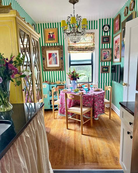 Case Of The Stripes, Groovy Kitchen, Funky Dining Room, Colorful Eclectic Decor, Nyc Kitchen, Kitchen Cost, Eclectic Dining Room, Painted Stripes, Unique Dining Room