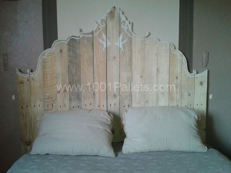 047 Palette Headboard, Pallet Wood Headboard Diy, Pallet Headboards, Pallet Bed Headboard, Homemade Headboards, Pallet Wood Headboard, Pallet Headboard Diy, Headboard Inspiration, Headboard Projects