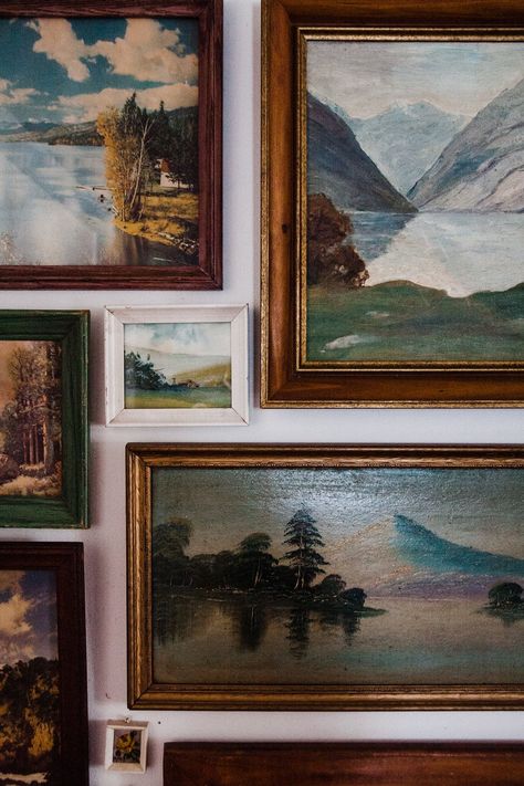 Eeeee, tiny vintage paintings! Landscape Gallery Wall, Room Landscape, Garden Wall Designs, Landscape Vintage, Vintage Gallery, Landscape Wall Decor, Vintage Landscape, Landscape Walls, Vintage Painting