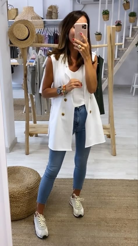 Outfit Trabajo, Outfits Con Jeans, Outfits Primavera, Outfit Verano, Sleeveless Blazer, Outfit Primavera, Outfit Mujer, Elegante Casual, Vest Outfits