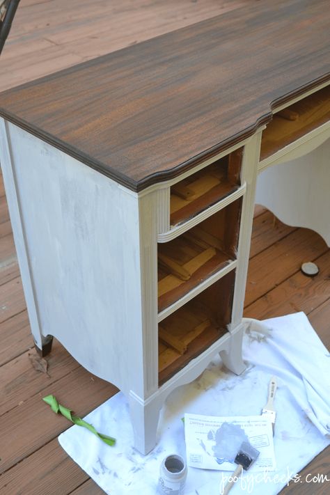 A two-toned vintage desk redo. I don’t know about your wallet but mine is still pretty empty from the Christmas season. I feel like it happens every year – we go overboard and then we’re broke and trying to catch up all January long. I tried doing that whole money saving thing last year where you … Chalk Paint Desk, Refurbished Desk, Desk Makeover Diy, Desk Redo, Chalk Ideas, Painted Desk, Desk Makeover, Furniture Rehab, Chalk Paint Furniture