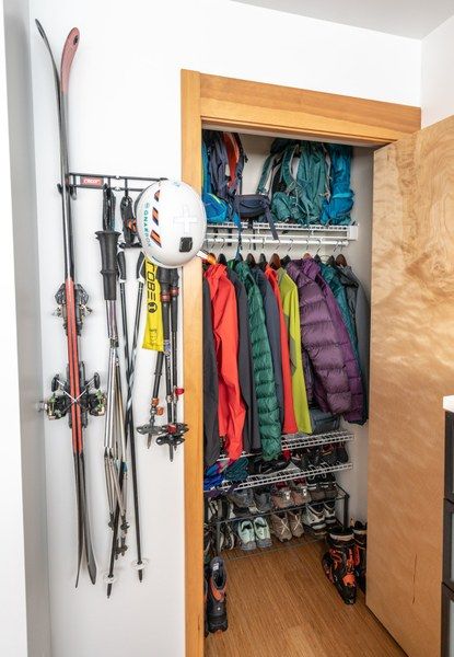 Ski Gear Storage, Gear Room Organization, Gear Room Ideas, Storage In Living Room, Outdoor Gear Organization, Sports Gear Storage, Outdoor Gear Storage, Gear Closet, Camping Gear Storage